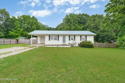 111 Meadow Creek Dr, Crossville, TN 38572