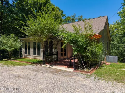 1042 Old Oliver Rd, Walland, TN 37886