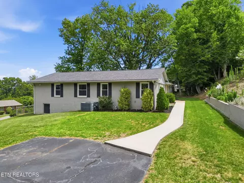 604 Weldon Dr, Maryville, TN 37801