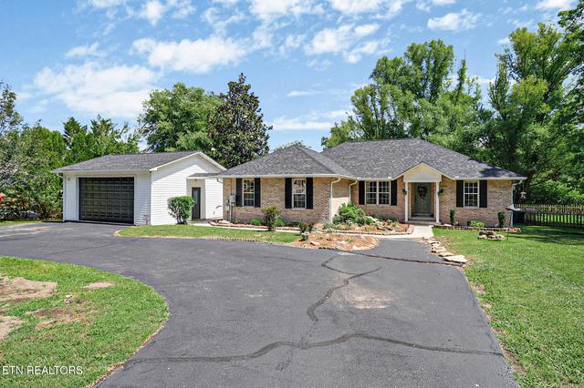 4028 Lone Wolf Cir, Crossville, TN 38572