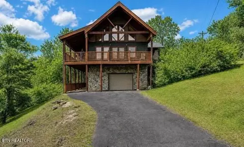 403 Happy Hollow Ln, Sevierville, TN 37876