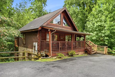 336 Big Bear Way, Pigeon Forge, TN 37863