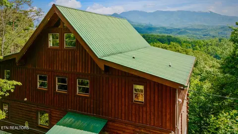 769 Cartertown Rd, Gatlinburg, TN 37738