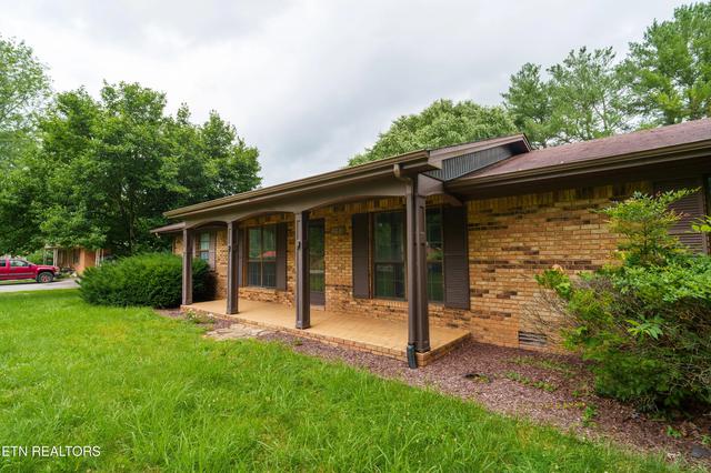 405 Dogleg Dr, Livingston, TN 38570