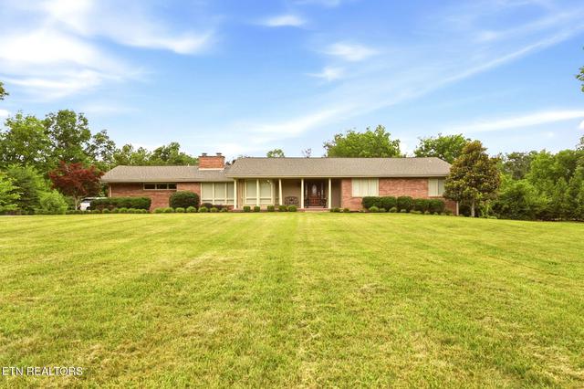 605 S Charles G Seivers Blvd, Clinton, TN 37716