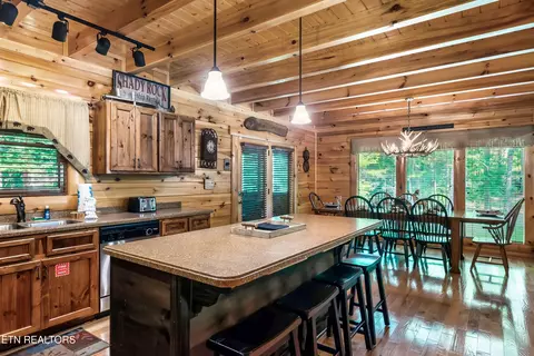 Kitchen - 2339 Bogle Spring Loop, Sevierville, TN 37862 photo 4 of 4