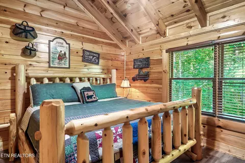 Bedroom - 2339 Bogle Spring Loop, Sevierville, TN 37862 photo 4 of 11