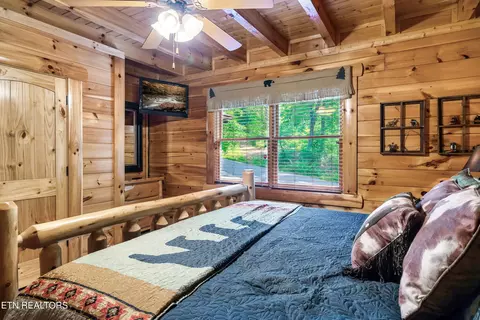 Bedroom - 2339 Bogle Spring Loop, Sevierville, TN 37862 photo 2 of 11