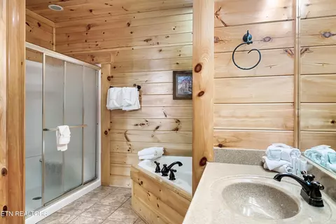 Bath - 2339 Bogle Spring Loop, Sevierville, TN 37862 photo 6 of 6