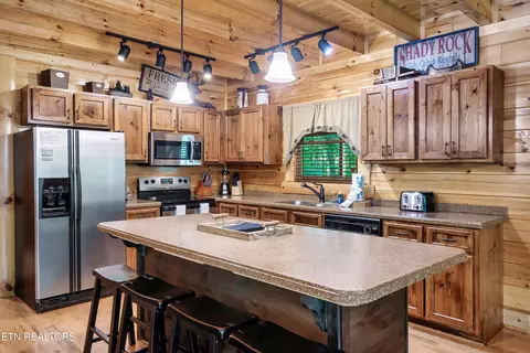 Kitchen - 2339 Bogle Spring Loop, Sevierville, TN 37862 photo 2 of 4