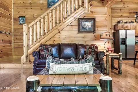 Living - 2339 Bogle Spring Loop, Sevierville, TN 37862 photo 2 of 3