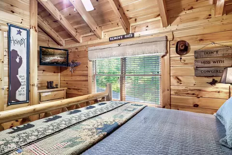 Bedroom - 2339 Bogle Spring Loop, Sevierville, TN 37862 photo 7 of 11