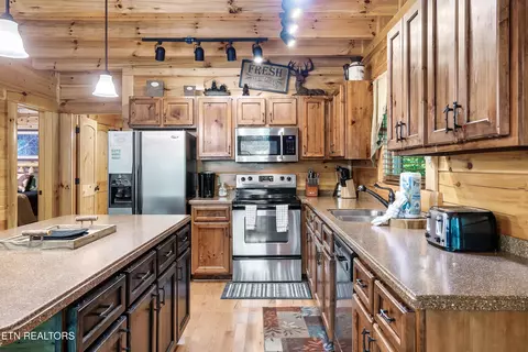 Kitchen - 2339 Bogle Spring Loop, Sevierville, TN 37862 photo 1 of 4