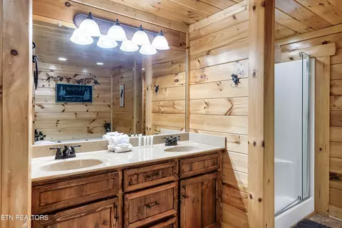 Bath - 2339 Bogle Spring Loop, Sevierville, TN 37862 photo 1 of 6
