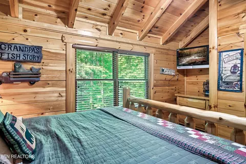 Bedroom - 2339 Bogle Spring Loop, Sevierville, TN 37862 photo 5 of 11