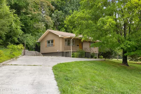 96 Olney Ln, Oak Ridge, TN 37830