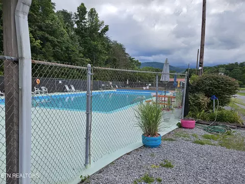 417 Mountain Thrush Dr, Townsend, TN 37882 photo 4