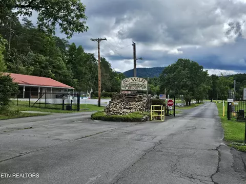 417 Mountain Thrush Dr, Townsend, TN 37882 photo 2