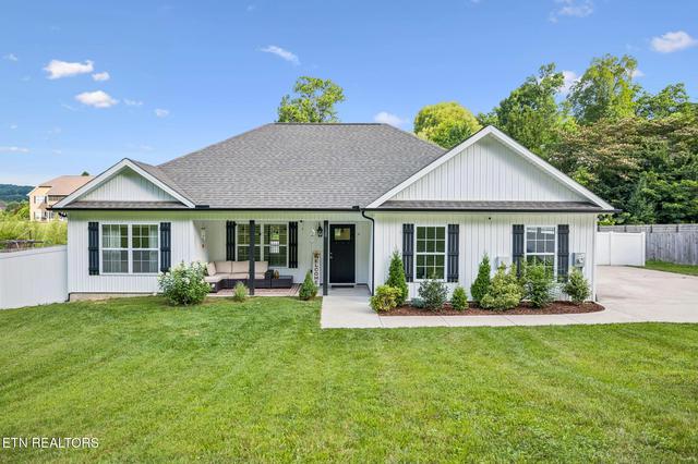 120 Breezewood Cir, Clinton, TN 37716