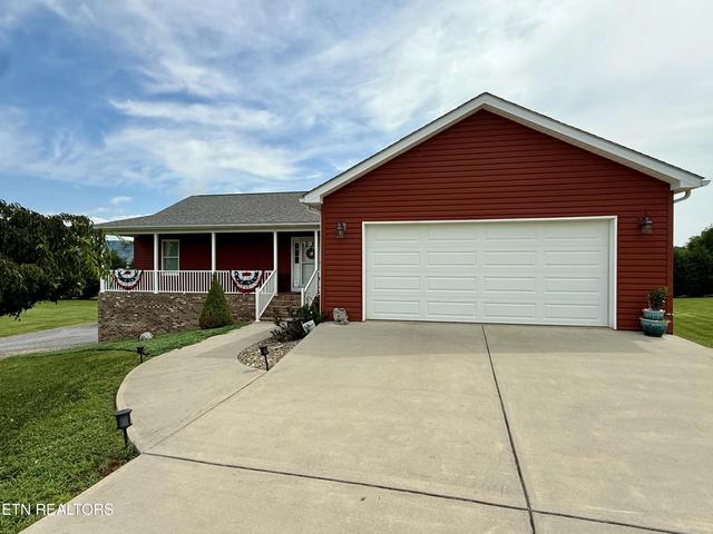 326 Oak Vista Dr, Dandridge, TN 37725
