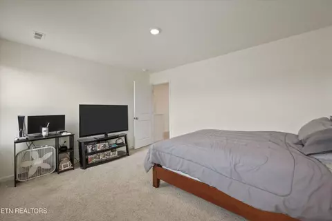 Bedroom - 6892 Squirrel Run Ln, Corryton, TN 37721 photo 2 of 3