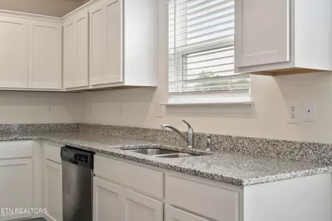 Kitchen - 6892 Squirrel Run Ln, Corryton, TN 37721 photo 3 of 3