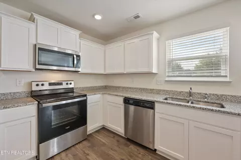 Kitchen - 6892 Squirrel Run Ln, Corryton, TN 37721 photo 1 of 3