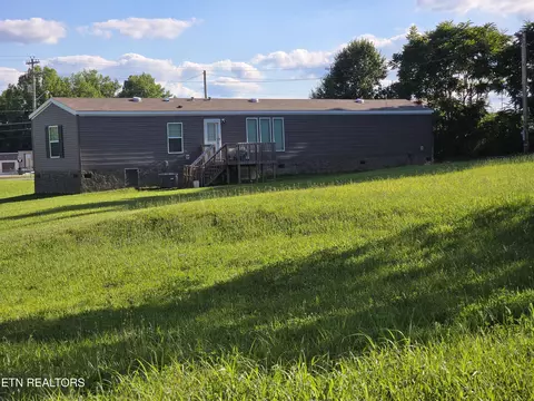812 W 3rd Ave, Oneida, TN 37841 photo 4