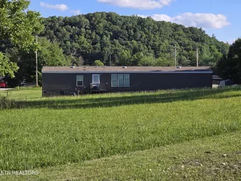 812 W 3rd Ave, Oneida, TN 37841 photo 6