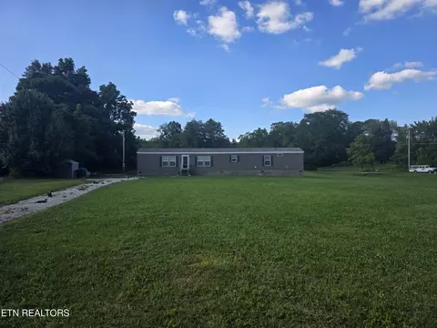 812 W 3rd Ave, Oneida, TN 37841 photo 3