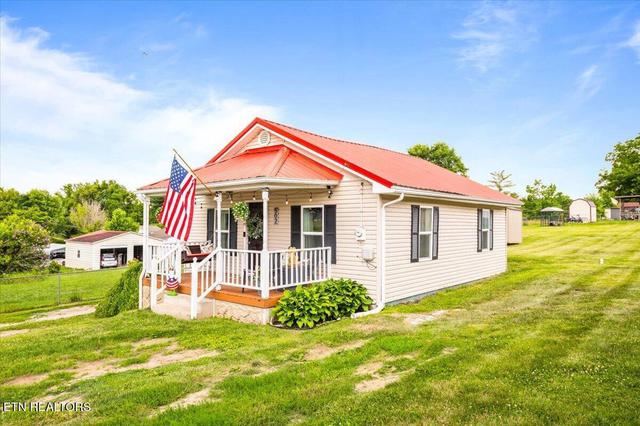 502 S 12th St, La Follette, TN 37766