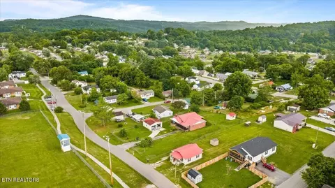 502 S 12th St, La Follette, TN 37766