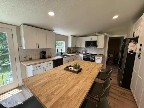 Kitchen - 8302 Chauvin Ln, Corryton, TN 37721 photo 1 of 2