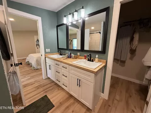 Bath - 8302 Chauvin Ln, Corryton, TN 37721 photo 1 of 1