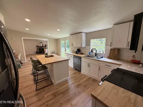 Kitchen - 8302 Chauvin Ln, Corryton, TN 37721 photo 2 of 2