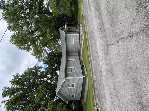 107 Porter Rd, Oak Ridge, TN 37830
