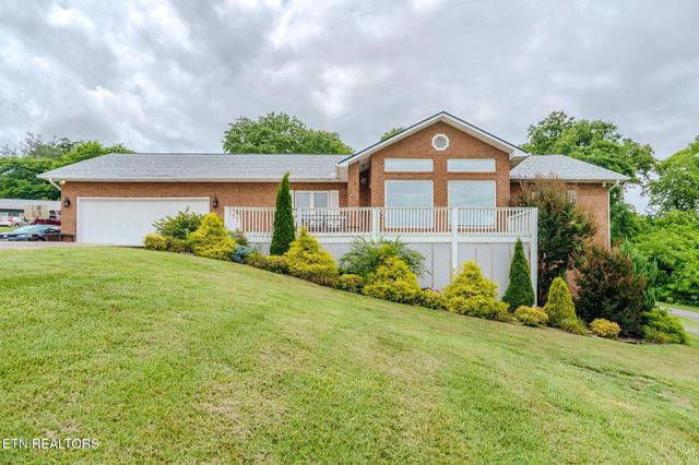 940 Hilltop Ln, Kodak, TN 37764
