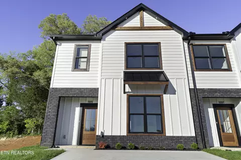 1335 Grace Ridge Dr, Sevierville, TN 37862