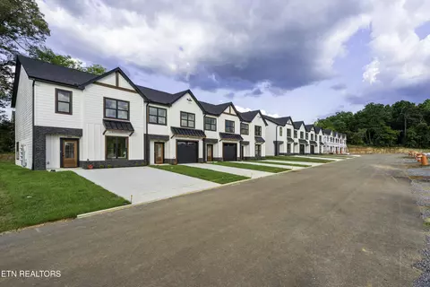 1345 Grace Ridge Dr, Sevierville, TN 37862