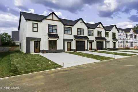 1347 Grace Ridge Dr, Sevierville, TN 37862
