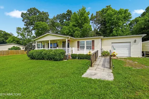 1012 Ashley Meadows Dr, Strawberry Plains, TN 37871