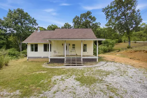 230 Windcrest Ln, Harriman, TN 37748