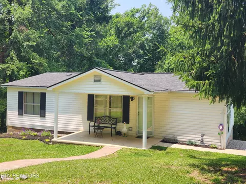 709 Skyline Dr, Harriman, TN 37748