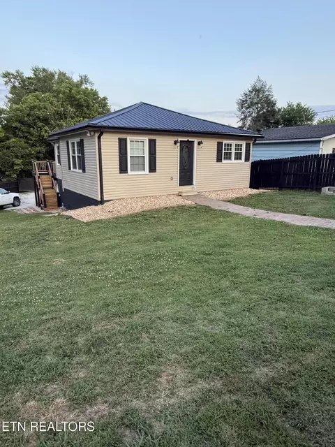 925 Medaris St, Clinton, TN 37716