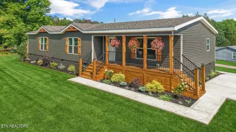 8200 Burnell Ln, Knoxville, TN 37920