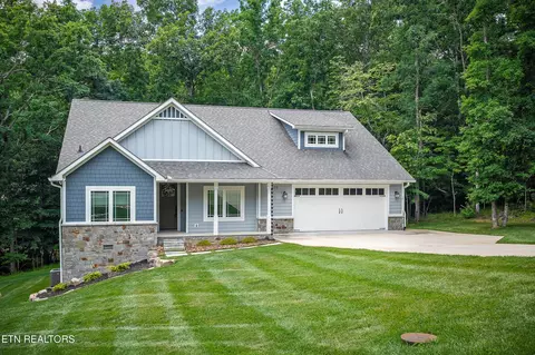110 Motthaven Dr, Crossville, TN 38558