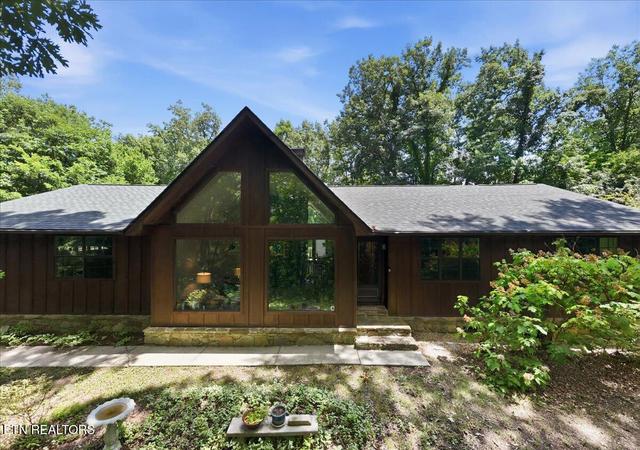 3433 Russellwood Dr, Rockford, TN 37853