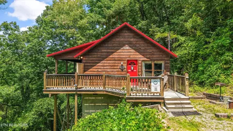 4403 New Pioneer Tr, Pigeon Forge, TN 37863