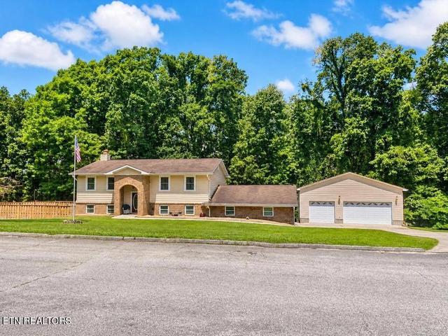 145 Van Stowe Rd, Harriman, TN 37748