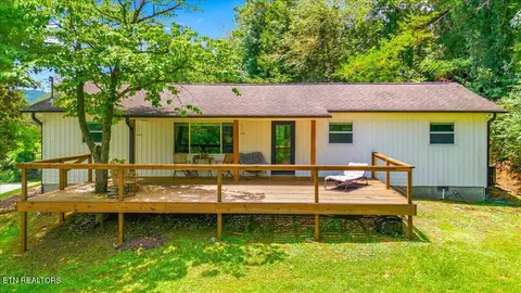 9107 Happy Ln, Oak Ridge, TN 37830